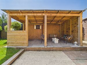 Covered Entertaining Area- click for photo gallery